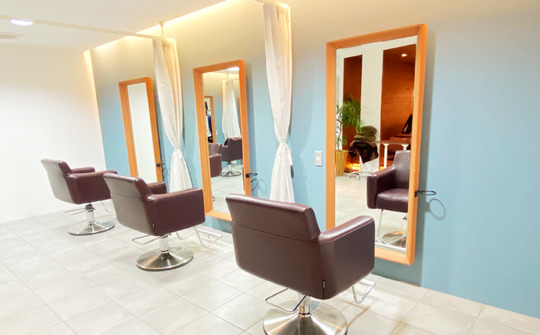 【江坂】≪月8,9日休み≫≪社会保険完備≫本格的な髪質改善とデザインカラーが学べる高単価サロン！駅前すぐの好立地！「Inity esaka（アイニティエサカ）」からスタイリスト（美容師）の求人☆★