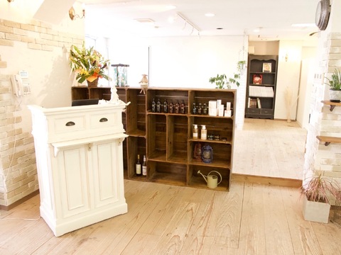 【深井】≪社会保険完備≫≪完全週休2日制≫≪19時に退勤OK≫全週休2日制のシフト制なので日曜休みもOK！充実した福利厚生で長く働ける環境です！幅広い年齢層から愛されるアットホームサロン！「cuore coco（クオーレココ）」からスタイリスト（美容師）の求人☆★