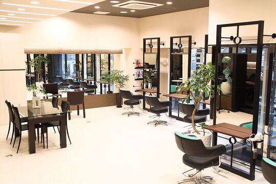 【今福鶴見】≪月給22～24.5万円≫≪完全週休2日制≫≪土日祝日も休日可能≫≪社会保険完備≫≪最短2年でデビュー可能≫≪営業時間内レッスン可能≫充実したカリキュラムがあるので確実にキャリアアップが可能！スタッフ同士仲が良く和気あいあいとしたサロン◎「STAGE 今福鶴見（ステージイマフクツルミ）」からアシスタント（美容師）の求人☆☆