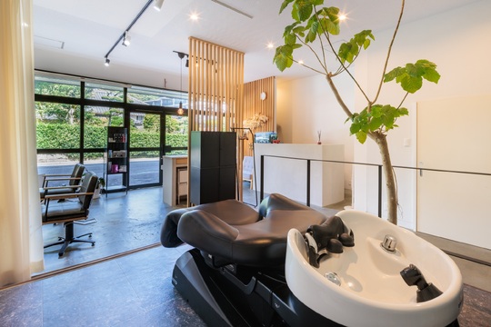 【宮崎神宮】≪完全週休二日制≫≪社会保険完備≫≪交通費支給あり≫≪高単価≫≪20時迄に退勤可≫売上に捉われず自分のペースで働きたい方へ！ゆったりとした空間で落ち着いて過ごせるプライベートサロン！休日もしっかり取得でき、プライベートとの両立可能！美容師としての高い技術はもちろん、接客スキルやオペレーションも学べる環境！「Juno（ジュノ）」からスタイリスト（美容師）の求人☆★☆