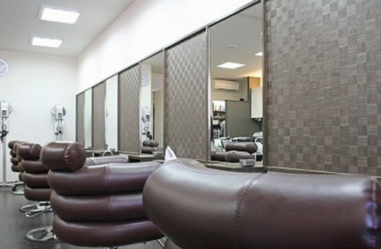 【桃山御陵前】≪3ヶ月に1度ボーナスあり≫店舗展開するファミリー層に人気のヘアサロン☆少人数制で地域密着&楽しくノビノビ働ける環境☆独立支援あり！hairs BERRY 伏見桃山店（ヘアーズベリーフシミモモヤマテン）からアシスタント（美容師）の求人★☆