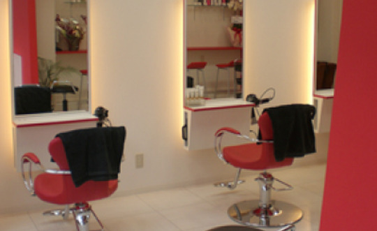 【山科】◇◆社会保険完備◆◇◆月間休日7,8日◇◆オーナーさんは休みの日はしっかり遊ぶ！という考えをお持ちなので、プライベートも大切にしながら働いていくことが可能!!みんなでBBQや各イベントなどもたくさん！hair mission RODEO(ヘア ミッション ロデオ)からアシスタント(美容師)の求人☆★☆