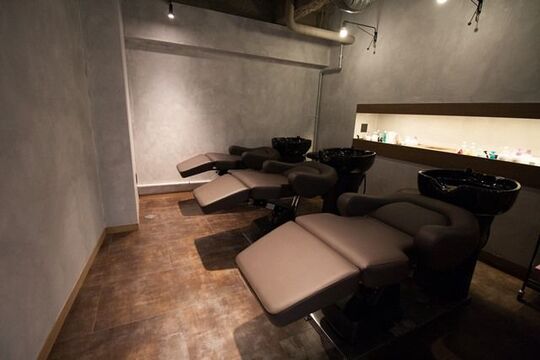 【なんば】≪自由出勤OK≫≪社会保険完備≫≪正社員でも高い還元率≫≪完全マンツーマン≫≪高単価≫髪質改善特化の人気ヘアサロン！「CLUTCH 難波（クラッチナンバ）」からスタイリスト（美容師）の求人☆★