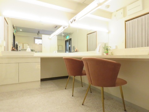 【天神】≪日曜定休・営業時間19時迄・全席半個室・まつエクなし・エステメニューあり≫長く働きやすいアットホームな環境です！一人一人に合った提案と高い技術力が多くの女性に愛されるサロン「Liane（リアン）」からアイリスト（まつげパーマ・アイブロウ）の求人☆☆