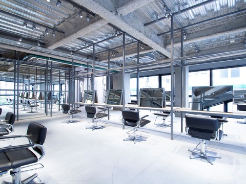 【八王子駅】◆最低保障給あり・撮影ブース完備◆業界屈指！抜群の集客力でたくさんのお客様を担当できます！ITを駆使し、業界をリードするブランド発信サロン「IT by ALBUM 八王子店（アイティーバイアルバムハチオウジテン）」からスタイリスト（美容師）の求人☆★