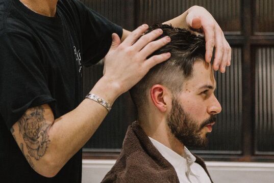 【吉祥寺】ヴィンテージ×トレンド。時代を超えて愛されるものを取り入れたこだわりのヘアデザインを提供！カジュアルなユニセックスサロン「BARBER BROS.（バーバー ブロス）」からスタイリスト（美容師・理容師）の求人★☆