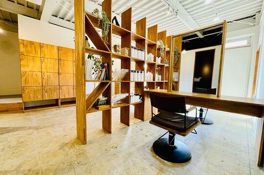 【北長野駅】≪フレックスタイム制≫≪社会保険完備≫個人の頑張りをしっかり給与として還元！充実の手当でやりがいバッチリ！スタッフさんの希望を柔軟に叶えられるサロン「kiitos hair design +（キートスヘアーデザインプラス）」からスタイリスト（美容師）の求人☆★