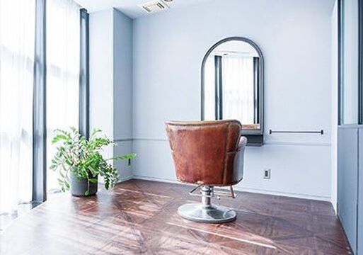 【栄】≪最低保証給あり≫≪平均月給65万円≫≪月10日休みOK≫入客チャンスありなので高収入も狙える！また年間124日休みのためプライベートも充実のサロン「MIRA RESCA（ミラレスカ）」からスタイリスト（美容師）の求人★☆