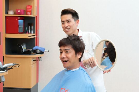 【イオンタウン南城大里】≪ワンルームの寮完備・月給26万円スタート・残業ほぼなし・社会保険完備≫手荒れ・腰痛に悩んでいる方必見！！カットのみの業務なので手荒れの心配もありません！プライベートを充実したい方にピッタリのカット専門サロン「サンキューカット イオンタウン南城大里店（サンキューカットイオンタウンナンジョウオオザトテン）」からスタイリスト（美容師・理容師）の求人★☆