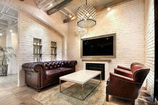 【天王寺】≪月8日休み≫≪社会保険完備≫≪早期デビュー≫関西トップクラスの人気ヘアサロン！スタイリストになれば歩合制で高収入が可能です！立地や環境を大切にし、オシャレな内装にこだわったお店です！「Cloe 天王寺店（クロエテンノウジテン）」からアシスタント（美容師）の求人☆★☆