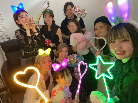 【烏丸】SNSで人気のTOPスタイリストさんが多数在籍！！≪社会保険完備≫≪完全週休2日≫≪ヘアメイク撮影あり≫≪スタッフ同士仲良し≫土日休み相談OKでプライベート充実！！トレンドのスタイルづくりや撮影、ヘアメイク好きな方も大歓迎！！美容師として楽しく成長できる「patou 烏丸（パトゥカラスマ）」からアシスタント（美容師）の求人☆★