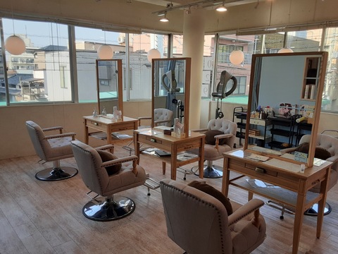 【北野田】≪月給23.7万円≫≪完全週休2日≫≪社会保険完備≫子育てしながら活躍するスタッフさんも！地域密着、長く通ってくれるお客様も多く一緒に成長していけるサロンです！「Az hair 北野田店（アズヘアーキタノダテン）」スタイリスト（美容師）の求人☆★