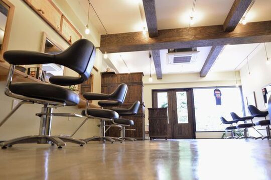 【西新】≪完全週休2日制≫カット技術を大切にしている実力派ヘアサロン！！遠方からのお客様が来られます！！講師活動も行う「Matthew（マシュー）」からスタイリスト（美容師）の求人☆★☆