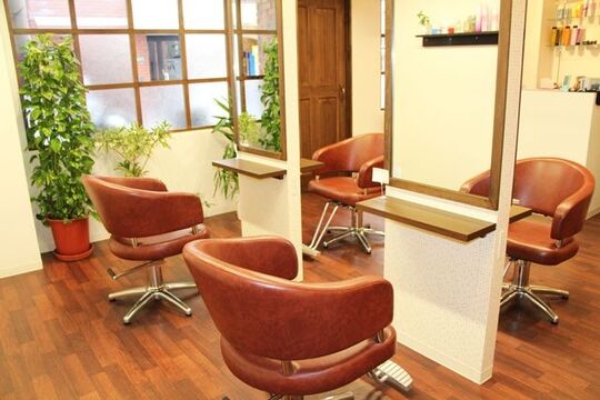 【東三国】≪社会保険完備≫≪土日休み月１日OK！≫≪月給27万円スタート≫≪19時には退勤可能！≫小人数サロンでお客様としっかり関われます！集客力もあるので実践的に経験を積める環境が魅力！ほっこり心がほぐれる可愛いプライベートサロン「RULA hair（ルーラヘアー）」からスタイリスト（美容師）の求人☆★