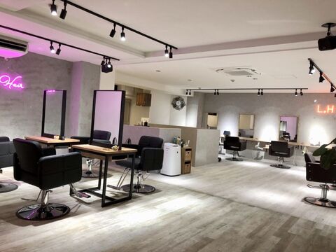 【加古川駅】≪平均18時退社≫≪安心の保証給あり！≫≪週休2日、土日休みもOK≫≪社会保険完備≫≪正社員と業務委託で選べる働き方≫しっかり稼げてプライベートも充実！高待遇で働きやすい環境です！Jr.スタイリスト、ブランクのある方も大歓迎！ママさん美容師も活躍しています！「Lucky hair 加古川店（ラッキーヘアーカコガワテン）」からスタイリスト（美容師）の求人★☆