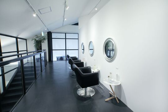 【くみの木】≪平均月給30万円以上≫≪社会保険完備≫≪完全週休2日制≫地域最大級のトータルビューティサロン！条件面も年々良くなり美容師として長く活躍出来る環境☆スタッフを大切にし、将来を一緒に考えてくれる会社です！店長・幹部候補も募集中！「LaVie（ラヴィ）」からスタイリスト（美容師）の求人☆★