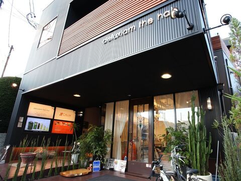 【川西能勢口】週休2日もOK♪社会保険完備！資格手当など、経験や頑張りもきちんと評価されます♪水からこだわるヘアケア重視のサロン！時々ライブも開催、撮影にも力をいれる幅広い経験を積めるサロン！駅前すぐで入客チャンスもバッチリ☆スタイリスト（美容師）の求人☆★☆