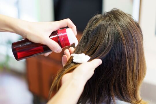 【金山駅】≪17:30退社!≫≪社会保険完備≫≪完全週休2日制＆日曜日休もアリ≫≪月給24万円〜／パート時給1100円〜≫髪質改善に特化した女性スタイリストのみのサロン。プライベートも美容師も楽しめて働きやすい環境です。パリジェンヌに興味がある方、パートさんも大歓迎の「SPEAR（スピア）」からスタイリスト（美容師）の求人☆☆