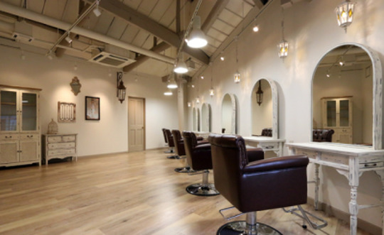 【野田阪神】≪社会保険完備≫≪特別休暇あり≫待遇面抜群！働きやすい環境が整っている！店舗展開しているトータルビューティーサロン「Lolonois 野田阪神（ロロネーノダハンシン）」スタイリスト（美容師）の求人☆★