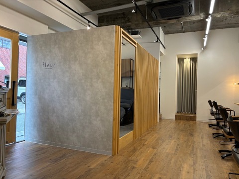 【上野芝駅前】≪月8日休み≫≪社会保険完備≫≪18時退勤OK≫≪パート・アルバイトOK≫髪質改善トリートメントが幅広い年齢のお客様に人気です！「fleur（フルール）」からアシスタント（美容師）の求人☆★☆