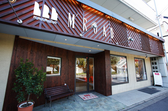 【深草】≪カット入客チャンス大≫20代のお客様を中心に男女問わず幅広いお客様が来店されます！オーナーさんとの距離が近いM’ROAD 深草店（エムロードフカクサテン）からスタイリスト（美容師）の求人☆☆