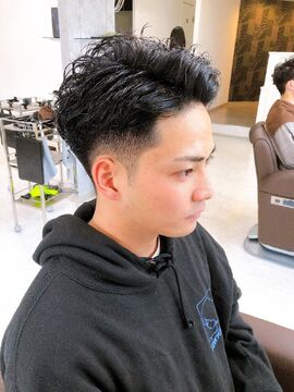 【高の原】コンテスト優勝経験あり、講師もするほどのオーナーさんから技術を教われます！ちょうどいい距離感、落ち着いて過ごせると人気のメンズサロン「Hairs LORO（ヘアーズロロ）」から理容師（理容室）の求人☆★☆