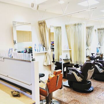 【川西能勢口】≪月給24万円〜≫≪月8,9日休み≫≪有給休暇あり≫≪社会保険あり≫入客チャンスもバッチリ、アットホームなユニセックスサロンです！「Hairs beauty L2（ヘアーズビューティーエルツー）」からスタイリスト（美容師）の求人です☆★