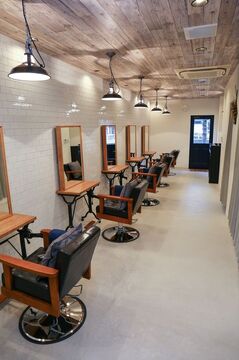 【昭和町】≪月給22万円≫≪有給休暇あり≫平均客単価12000円程の高単価サロン！19時退社なのでプライベートも充実できる環境！顧客がいる方優遇！！「hair atelier iti（ヘアーアトリエイチ）」からスタイリスト（美容師）の求人☆☆