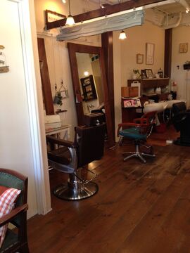 【和泉中央】≪完全週休二日制≫≪月給23万円スタート≫仕事もプライベートも充実させていきましょう！お客様との距離が近く店内はいつも明るい雰囲気！お客様としっかり向き合う髪質改善サロン「Andante（アンダンテ）」からスタイリスト（美容師）の求人★☆