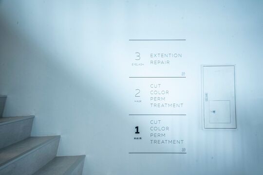 【千里山】≪フリー40％／指名50％売上還元≫≪最低保証給20万円≫≪20時までに退勤可能≫給与平均30〜35万円で頑張れば頑張るほど稼げる環境！土日休みや連休もOKなのでプライベートも充実しながら働けます！「RooM（ルーム）」からスタイリスト（美容師）の求人☆★