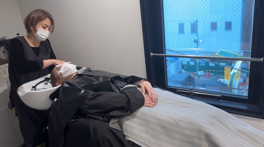 【三宮】≪SNS集客力抜群≫≪月給23万円以上／時給1500円以上≫≪完全週休2日・有給休暇あり≫≪社会保険完備≫大人女性向けの高単価個室サロン！お客様と一緒に年を重ねるような、悩みに寄り添う親身なマンツーマンの接客が自慢です。「kaminowa（カミノワ）」からスタイリスト（美容師）の求人☆☆