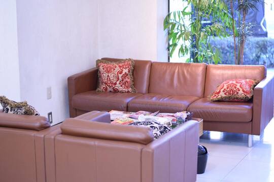 【阪急伊丹】≪社会保険完備≫≪有給休暇消化率100％≫美容師としてどんどん成長できる環境があります！歩合でしっかり稼いでプライベートも充実可能！「FREEZ 伊丹店（フリーズイタミテン）」からスタイリスト（美容師）の求人☆★