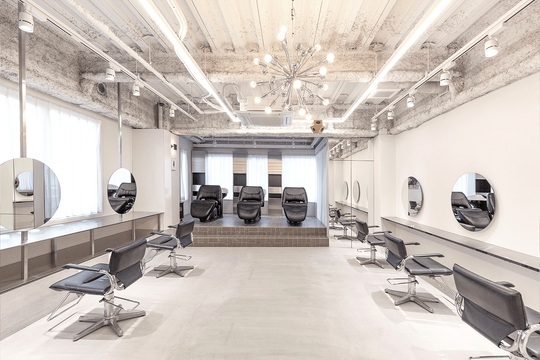 【西梅田】≪社会保険完備≫トレンド発信サロン！サロン内に撮影ブースあり！撮影好きな方や外部への発信をしていきたい方にオススメ。「elena by artefice（エレナバイアルテフィーチェ）」からアシスタント（美容師）の求人☆★☆