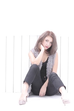 【中洲川端】≪月8日休み・社会保険完備・高還元・ブランクOK！≫12:00から営業開始なのでゆとりをもって出勤可能！！20～30代のお客様が多く人気のカラーも楽しめます。セット・エクステの技術が学べる小規模少人数のヘアサロン「Hair Gallery glass（ヘアーギャラリーグラス）」からスタイリスト（美容師）の求人☆★