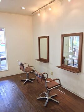 【住道】平均18:30退社！ON・OFFのメリハリを付けて、一緒にがんばりましょう♪抜群の居心地の良さでスタッフの定着率◎口コミで人気のアットホームサロンfreems（フリームス）からアシスタント（美容師）の求人☆★