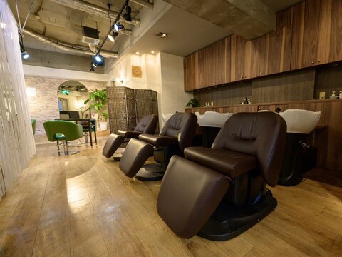 【日ノ出町】≪客単価10000円≫≪ママさんの応募も歓迎≫≪社会保険完備≫≪完全週休2日≫チームワークを大切にしながら働きたい方必見！スタッフ同士の仲も良いため、楽しく働くことができます！「Stastny by Lumi 日ノ出町店（スチャステニーバイルミヒノデチョウ）」からスタイリスト（美容師）の求人☆★