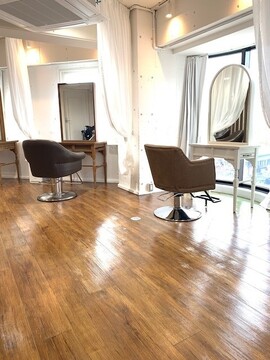 【六甲】≪完全週休2日≫≪時短社員も可能≫≪土日祝休みOK≫≪社会保険完備≫≪産休育休実績あり≫正社員or時短社員で選択できるので、お子さんがいらっしゃる方でも安心！「Rely Ofa（レリーオーファ）」からスタイリスト（美容師）の求人☆☆