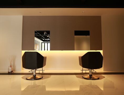 【甲子園】≪月給25万円〜≫≪有給休暇あり≫≪完全週休2日≫≪社会保険完備≫目指すは生産性150万円！実際にデビューして1年以内に100万円超のプレイヤーになれる、そんな教育体制があります！スタッフさんに、お客様に学んで成長できるサロン「GOLD（ゴールド）」からアシスタント（美容師）の求人★☆