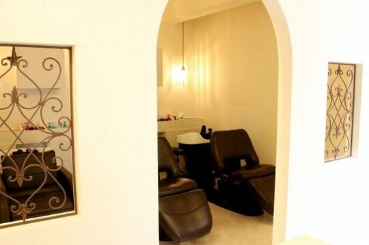 【武庫之荘】≪社会保険完備≫≪週休2日休み≫≪第3日曜日定休日≫≪入客チャンスあり≫スパにも力を入れている地域密着型アットホームサロン「Embellir（アンベリール）」からスタイリスト（美容師）の求人☆★☆