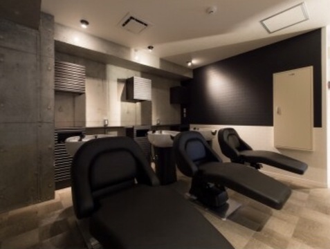 【福岡駅】≪新規入客チャンス大！≫≪高単価サロン≫≪完全週休2日制≫センス抜群なカラーと丁寧な髪質改善メニューでリピーター続出！大人気サロン「RAF TOKYO（ラフトーキョウ）」からスタイリスト（美容師）の求人☆★