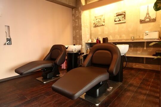 【西心斎橋】ナチュナルなヒーリングヘアサロン☆オシャレな内装でインテリア、小物、音楽はもちろん、接客や技術でもお客様に癒しを与える大人の美容室です★Key（キー）からアシスタント（美容師）の求人☆★