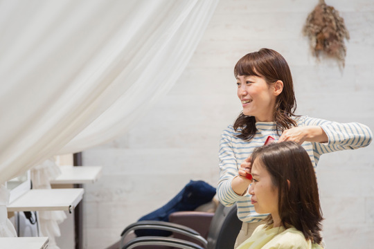 【丸太町駅】数をこなすのに疲れたあなたへ、30代以上の女性で美容師を続けるならソアリス！≪1日2～3名担当数で売上100万円到達可能≫≪完全週休2日制≫≪8年間離職率0≫≪平均客単価20000円前後≫≪土日祝休みOK≫平均退社18～19時！ブランクがあっても独自のマニュアルで安心して入客していける！「髪質改善 soiris（カミシツカイゼンソアリス）」からスタイリスト（美容師）の求人☆★☆