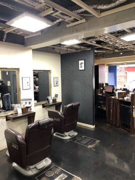 【扇町】≪月7,8日休み≫≪社会保険完備≫≪最短2年でデビュー可能≫≪平均退社時間20時≫≪入客チャンスあり≫≪脱毛、エステスタッフも同時募集≫営業時間内にレッスン可能！！大人の男性から大人気の隠れ家バーバーサロン！「T’s gallery -for men’s-（ティーズギャラリーフォーメンズ）」から理容師（理容室）の求人☆★