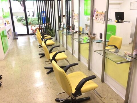 【放出】≪完全週休2日制≫≪賞与3回あり≫≪社会保険完備≫≪平均退社20時≫最短2年でデビュー可能！カラーシャンプーがオートシャンプーなので、手荒れの心配なし！◎「hair make GARAKUTA 放出東店（ヘアーメイクガラクタハナテンヒガシテン）」からアシスタント（美容師）の求人☆★☆