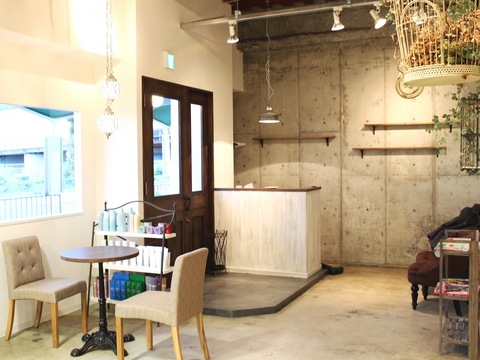 【高槻岡本町】≪毎週土日どちらか休み≫≪社会保険完備≫≪9～17時までの営業≫プライベートと両立しながら、お客様を大事にできる温かいサロン「luz hair（ルースヘアー）」からスタイリスト（美容師）の求人☆☆