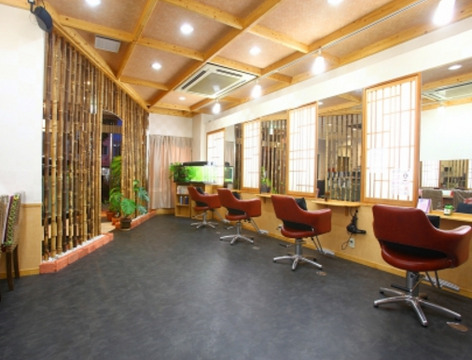 【九条】≪月8日休み!!＆早上がりあり≫≪営業中レッスンOK≫≪月給18〜24万円≫スキバサミを使わないカットが学べます♪◎プライベートも充実できるプライベートサロン「一人静（ヒトリシズカ）」からアシスタント（美容師）の求人☆★☆