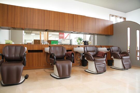 【筑後】≪社会保険完備≫≪完全週休2日制≫≪月給25万円スタート≫充実した福利厚生アリ！！長くお仕事出来る環境のヘアサロン「Presto 筑後店（プレストチクゴテン）」からスタイリスト（美容師）の求人☆★☆