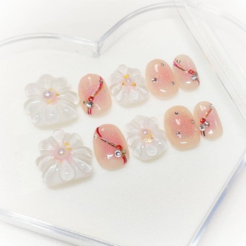 【石橋阪大前】≪土日休みOK≫≪完全自由出勤≫≪ブランクがある方でもOK≫≪20時迄に退勤可能≫≪最低保障給あり≫≪連休OK≫≪高還元率≫≪交通費支給あり≫サロンワークとプライべートが両立できる！ネイル＆エステ＆アイラッシュもあるトータルビューティーサロン！「マダムスミコ」からネイリスト（ネイル）の求人☆☆