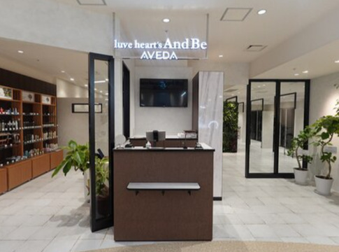 【神戸三宮】≪月給30万円保障≫≪完全週休2日≫≪有給休暇あり≫≪社会保険完備≫≪早番遅番制≫人気オーガニック商材の正規取扱店！百貨店内で集客も抜群、たくさんの、よいお客様に恵まれるサロンです！「luve heart’s And Be  AVEDA（ラブハーツアンドビーアヴェダ）」からスタイリスト（美容師）の求人☆★