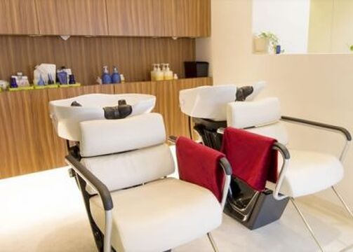 【茨木市】入客チャンス有り♪女性客を中心に幅広い年齢層の方々が注目！！カットもシェービングもできるトータルビューティーサロンRefresia (リフレシア)からスタイリスト・技術者(美容師・理容師)の求人☆★☆